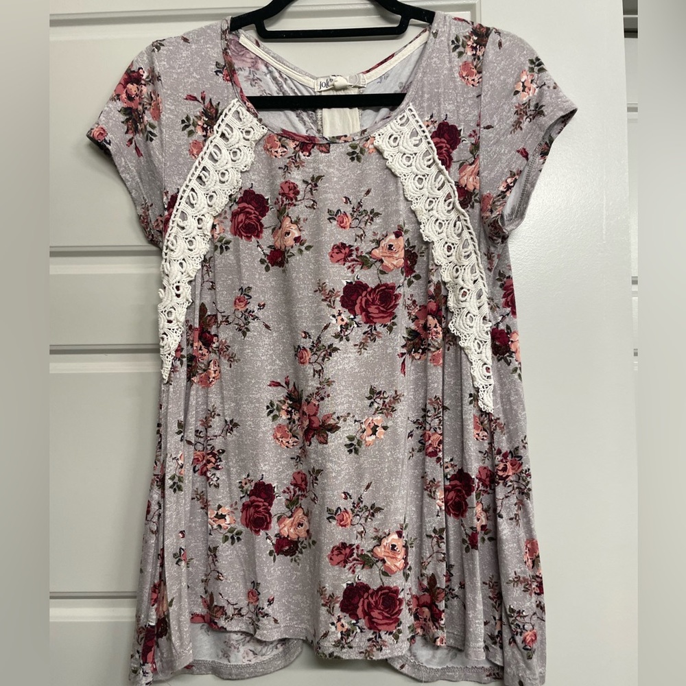 Super soft shirt with fun back detail :)